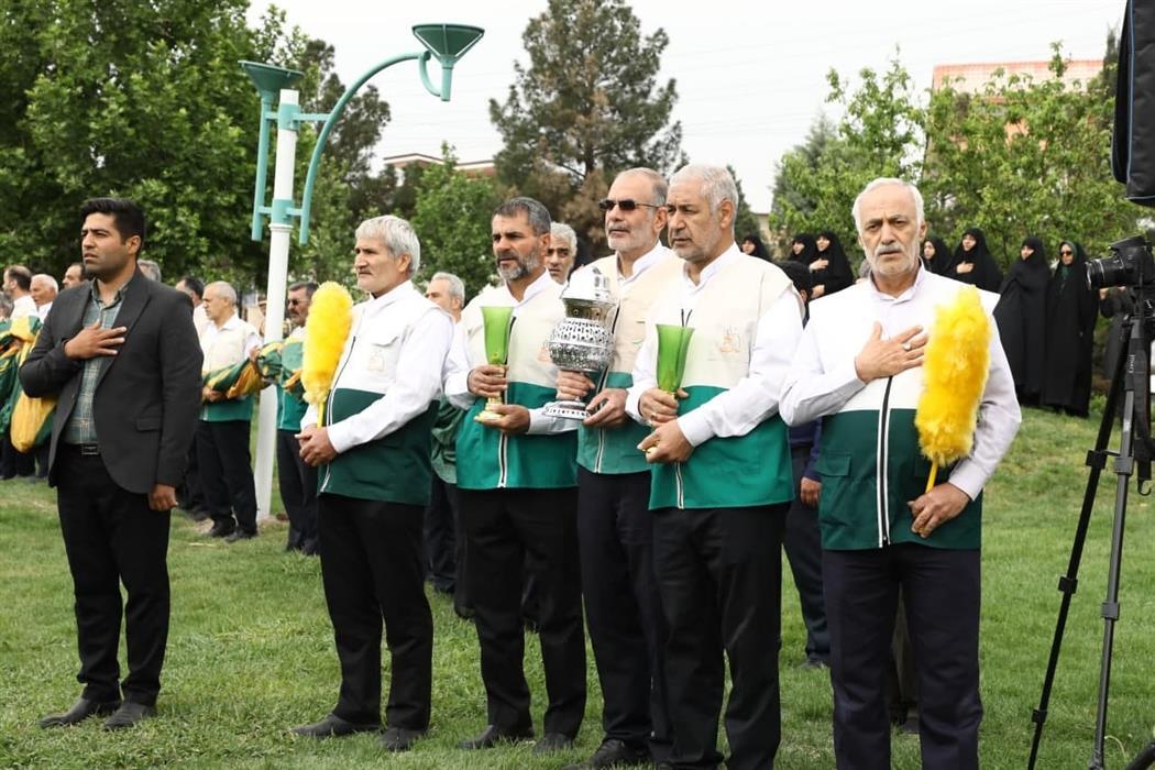 اهتزار پرچم ۲۶۴ متری امام رضا (ع) در ورودی شهر اندیشه