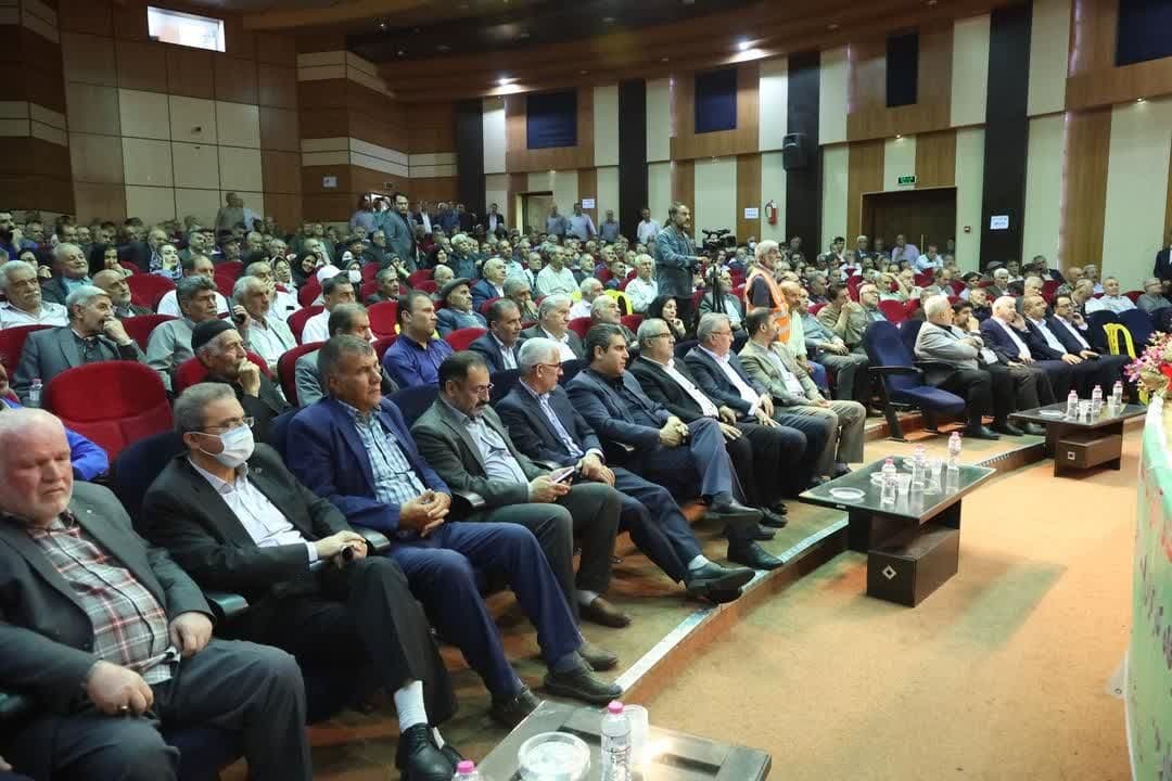 کارگران؛ ستون انقلاب و پیشران پیشرفت صنعتی کشورند