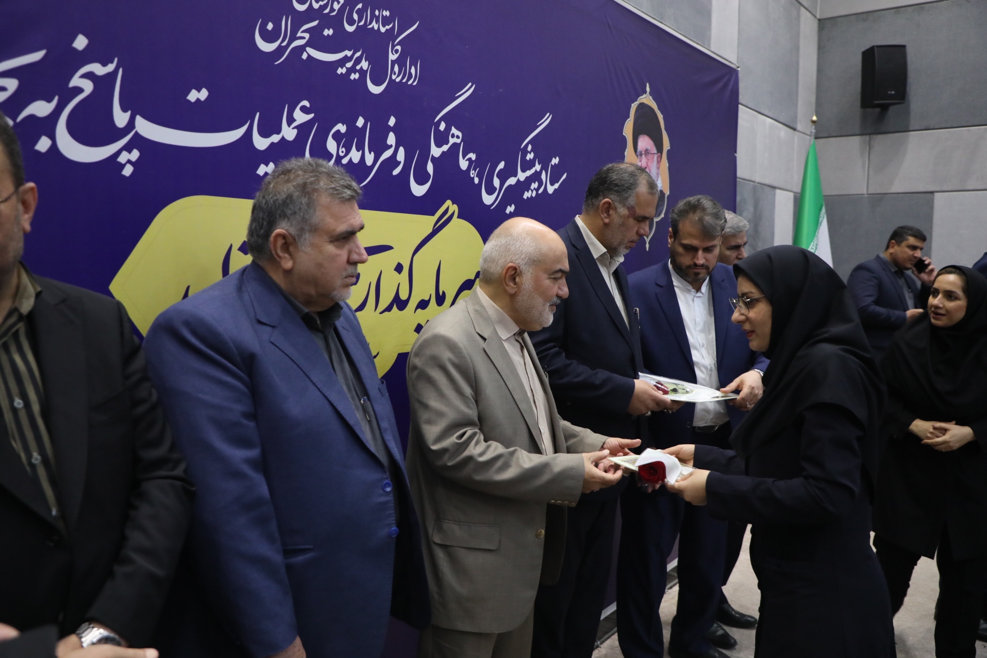 استاندار خوزستان: کارگران ستون فقرات تولید کشور هستند 