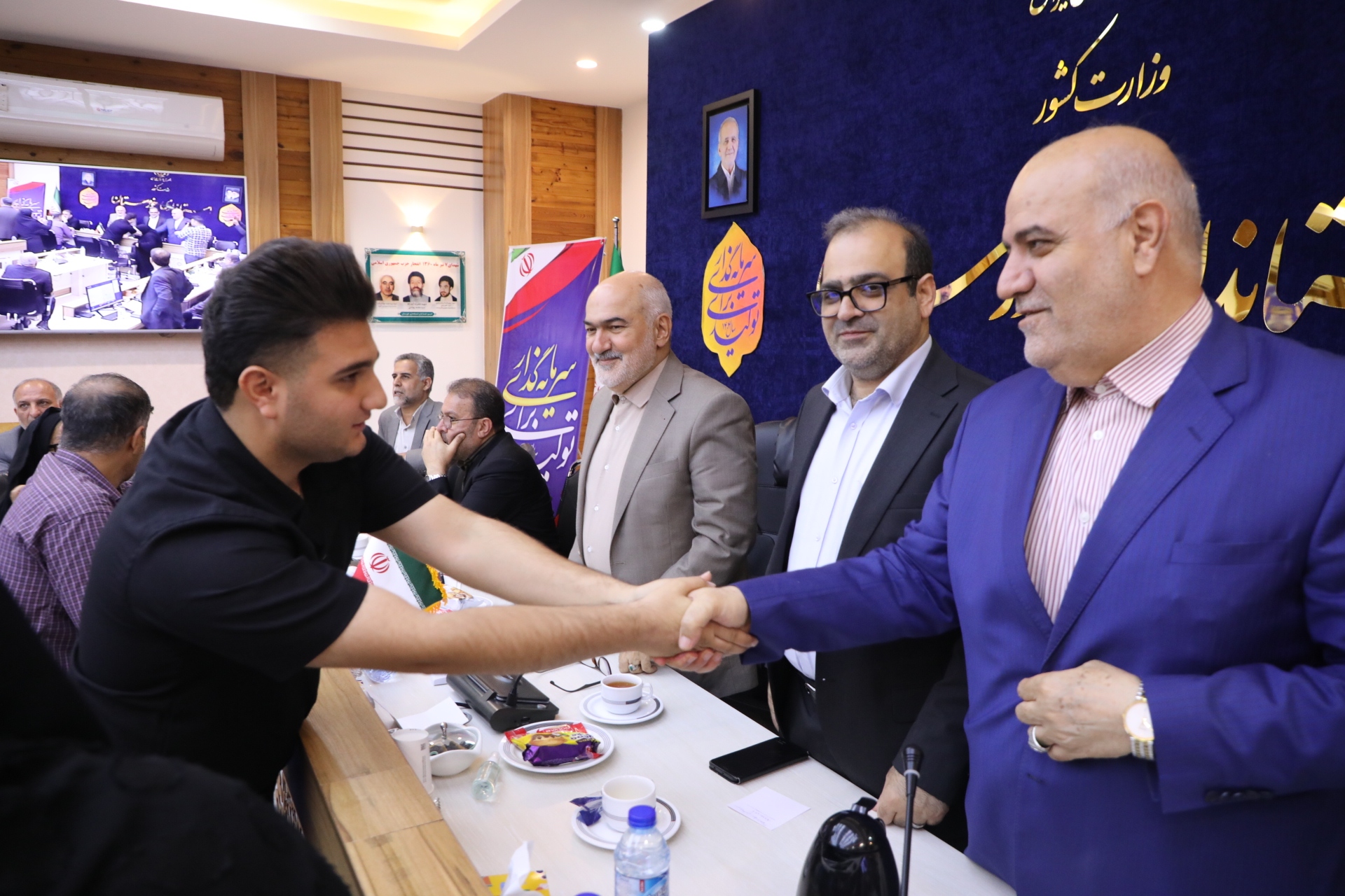 پاسخگویی حضوری استاندار خوزستان به درخواست‌های شهروندان + عکس