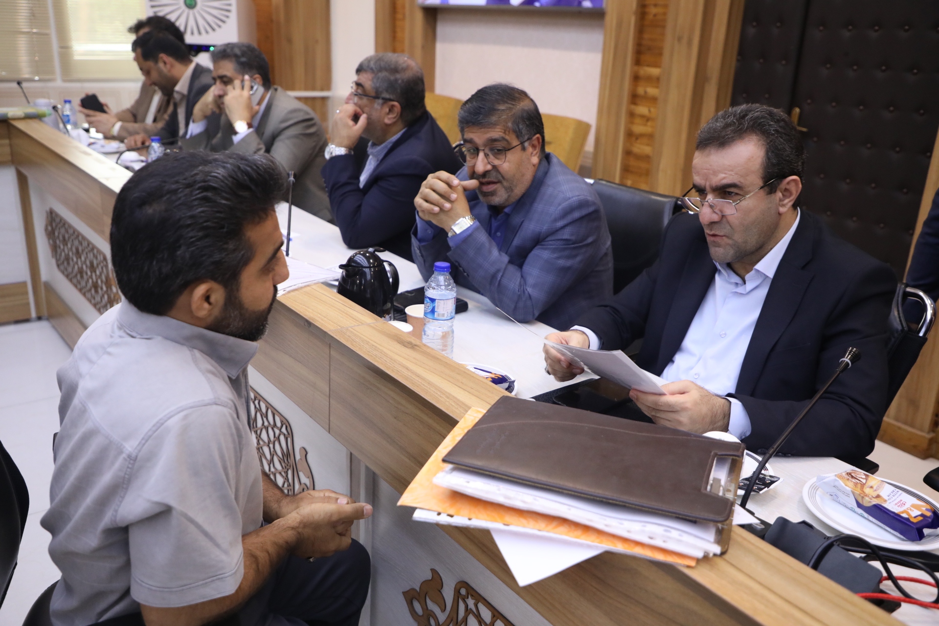 پاسخگویی حضوری استاندار خوزستان به درخواست‌های شهروندان + عکس