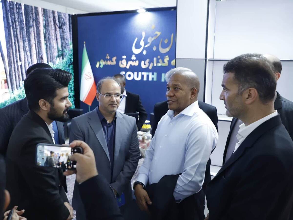 بازدید وزیر اقتصاد و سرمایه‌گذاری تانزانیا از غرفه خراسان جنوبی در نمایشگاه بین‌المللی اکسپو