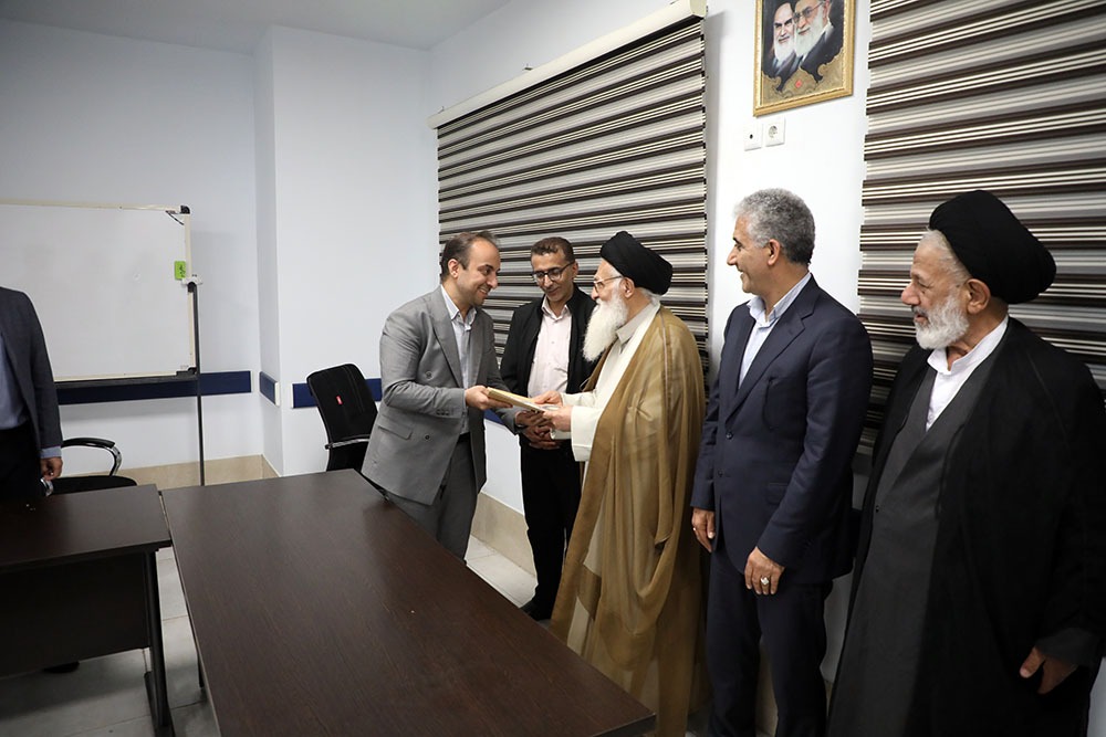 بازدید حجت الاسلام والمسلمین سیّدمحمدکاظم خوانساری از بیمارستان امیرالمومنین(ع)