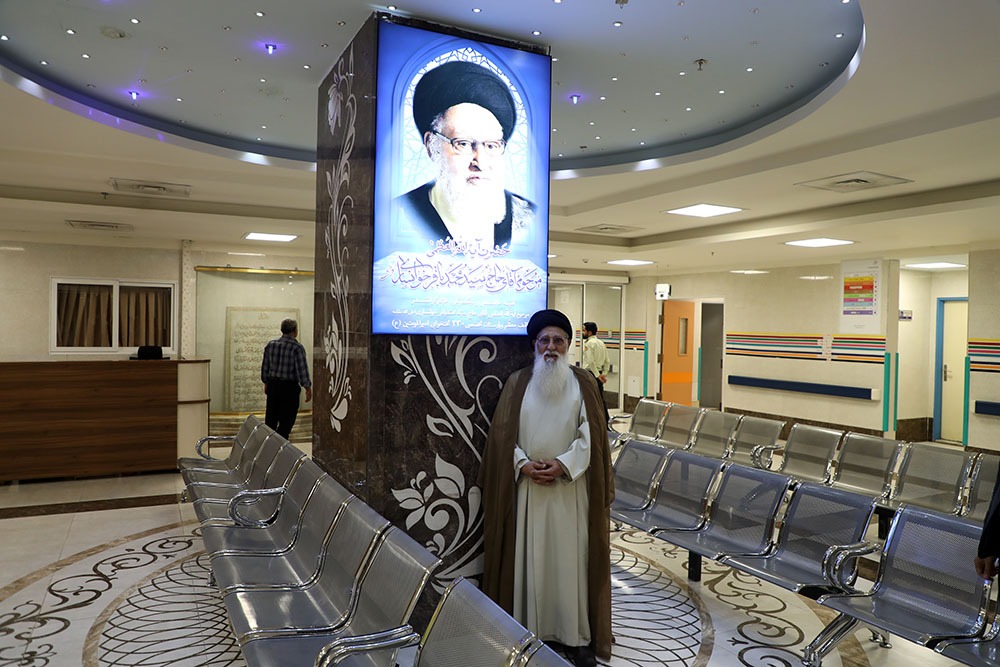 بازدید حجت الاسلام والمسلمین سیّدمحمدکاظم خوانساری از بیمارستان امیرالمومنین(ع)