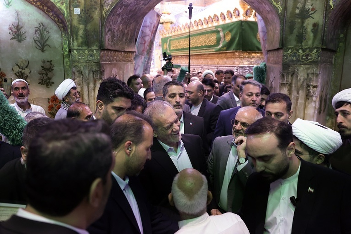 دیدار بدون واسطه رئیس جمهور با مردم قم/ببینید