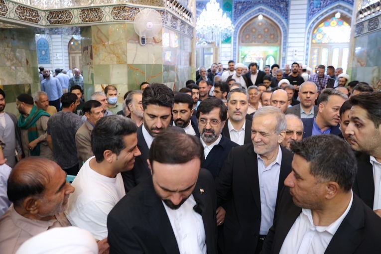 دیدار بدون واسطه رئیس جمهور با مردم قم/ببینید