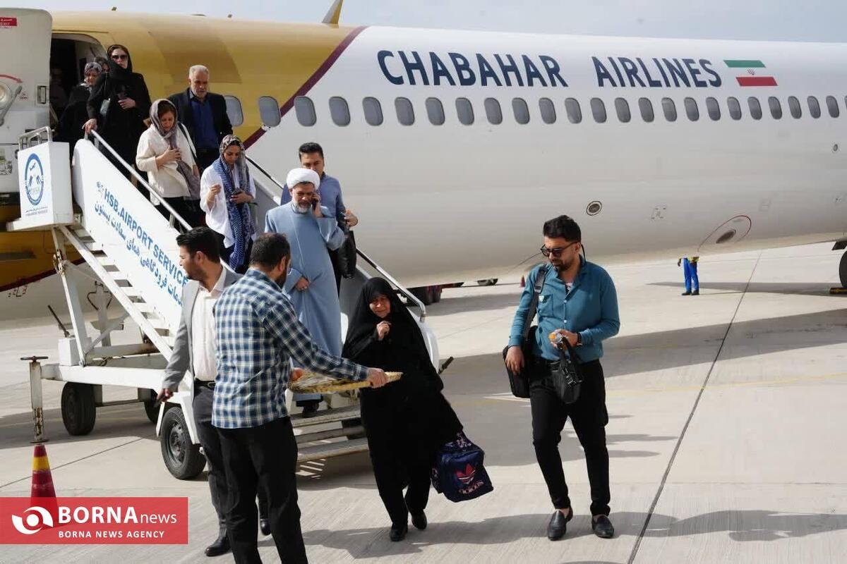 نخستین پرواز شرکت هوایی چابهار با استقبال رسمی در فرودگاه کرمانشاه فرود آمد