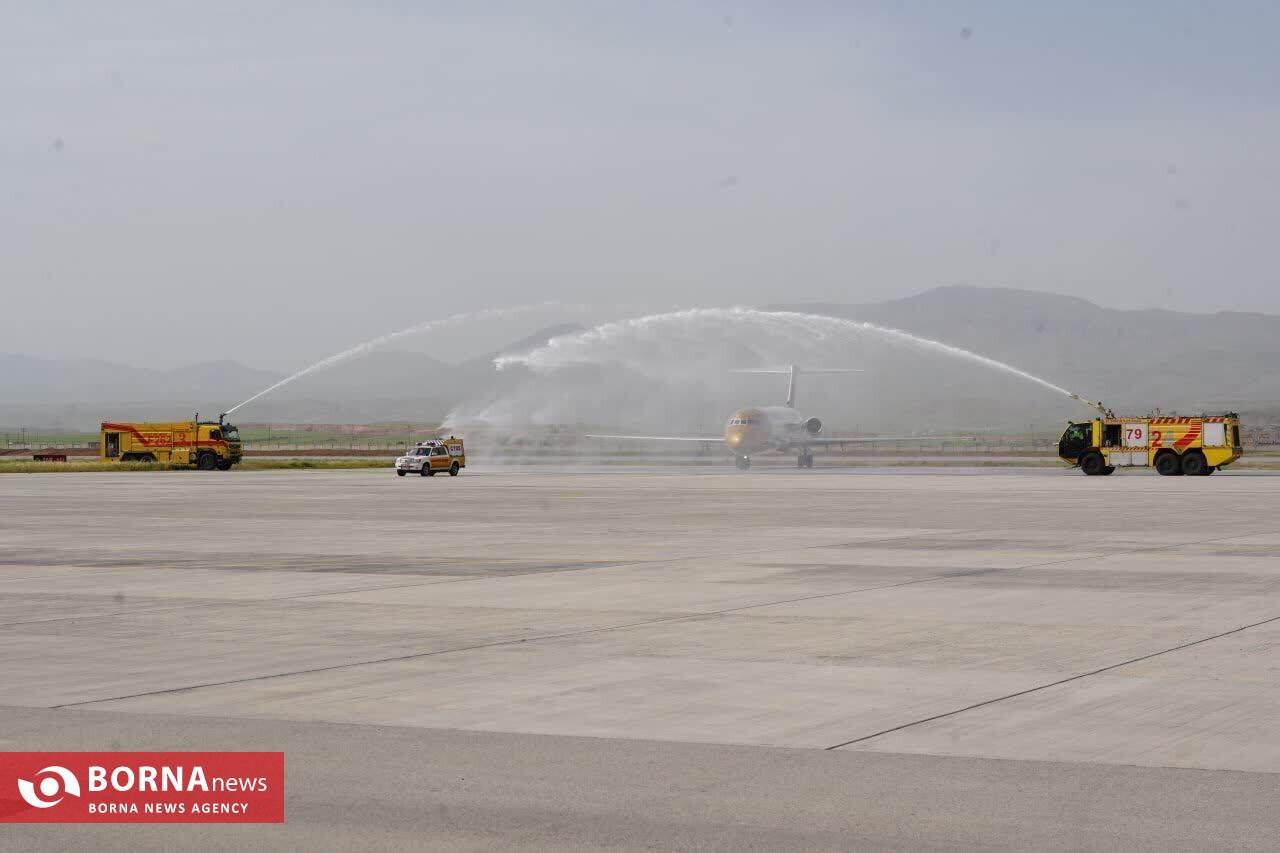 نخستین پرواز شرکت هوایی چابهار با استقبال رسمی در فرودگاه کرمانشاه فرود آمد