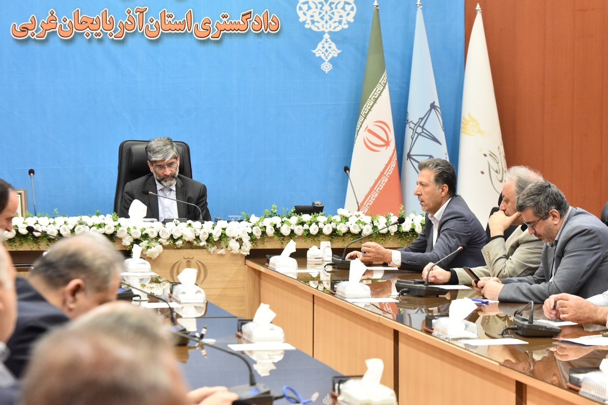 کریمی: صدور اسناد مالکیت واحدهای صنعتی مستقر در شهرکهای صنعتی ، پیام امید به سرمایه‌گذاران و نقطه‌ عطفی در رونق تولید آذربایجان غربی است