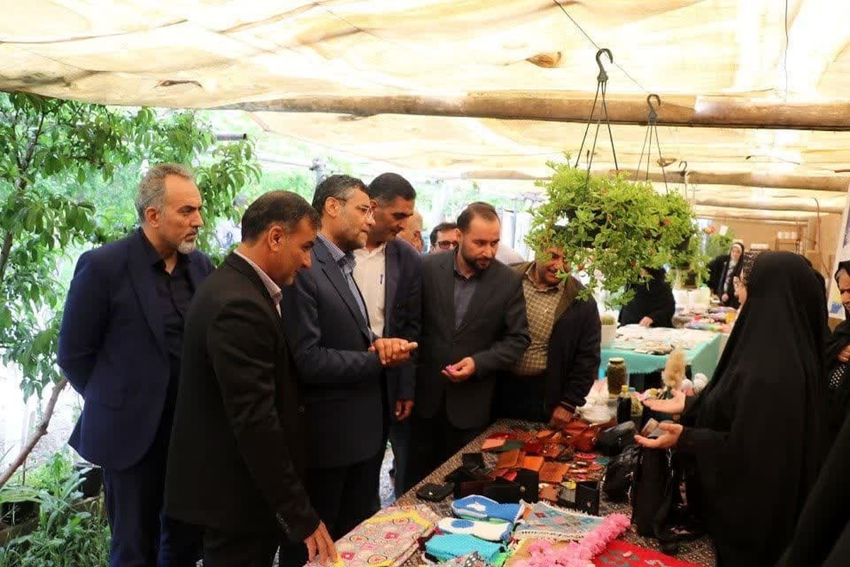 برگزاری سومین جشنواره گل محمدی روستای خوزنین شهرستان بوئین زهرا