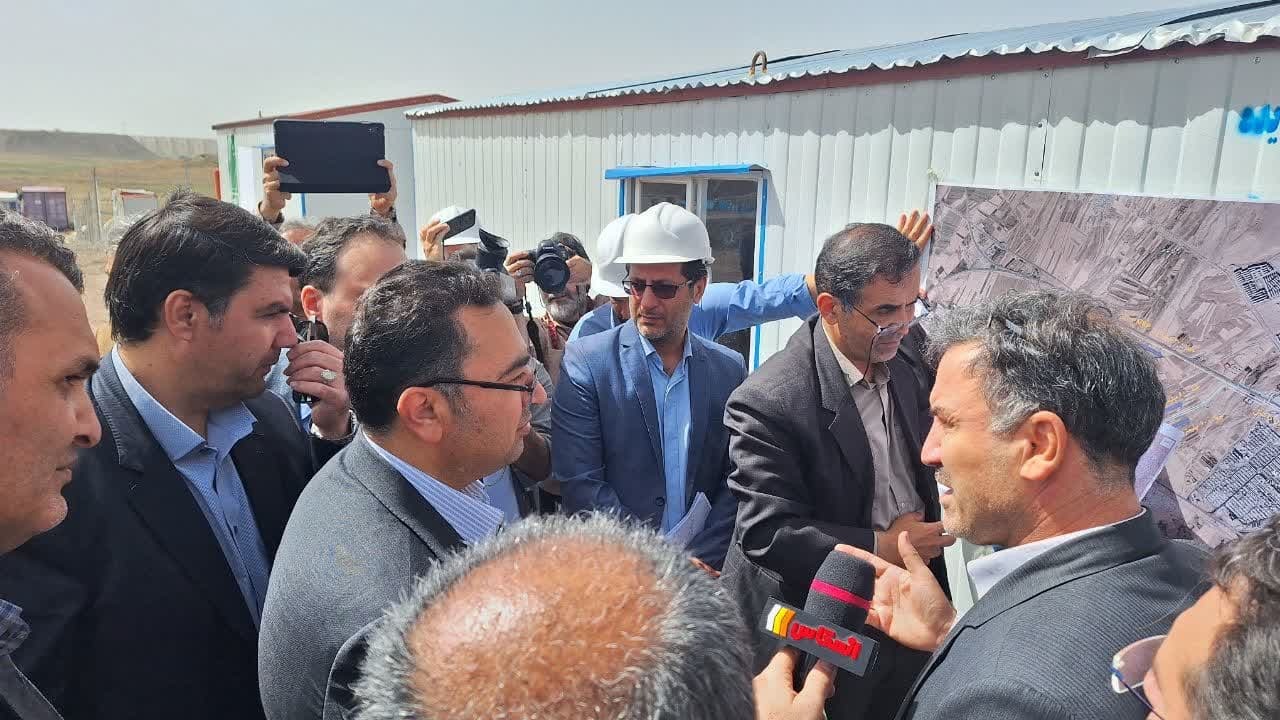 بازدید معاون وزیر راه از مخزن آب ناحیه شهری مهرگان بازدید معاون وزیر راه از مخزن آب ناحیه شهری مهرگان