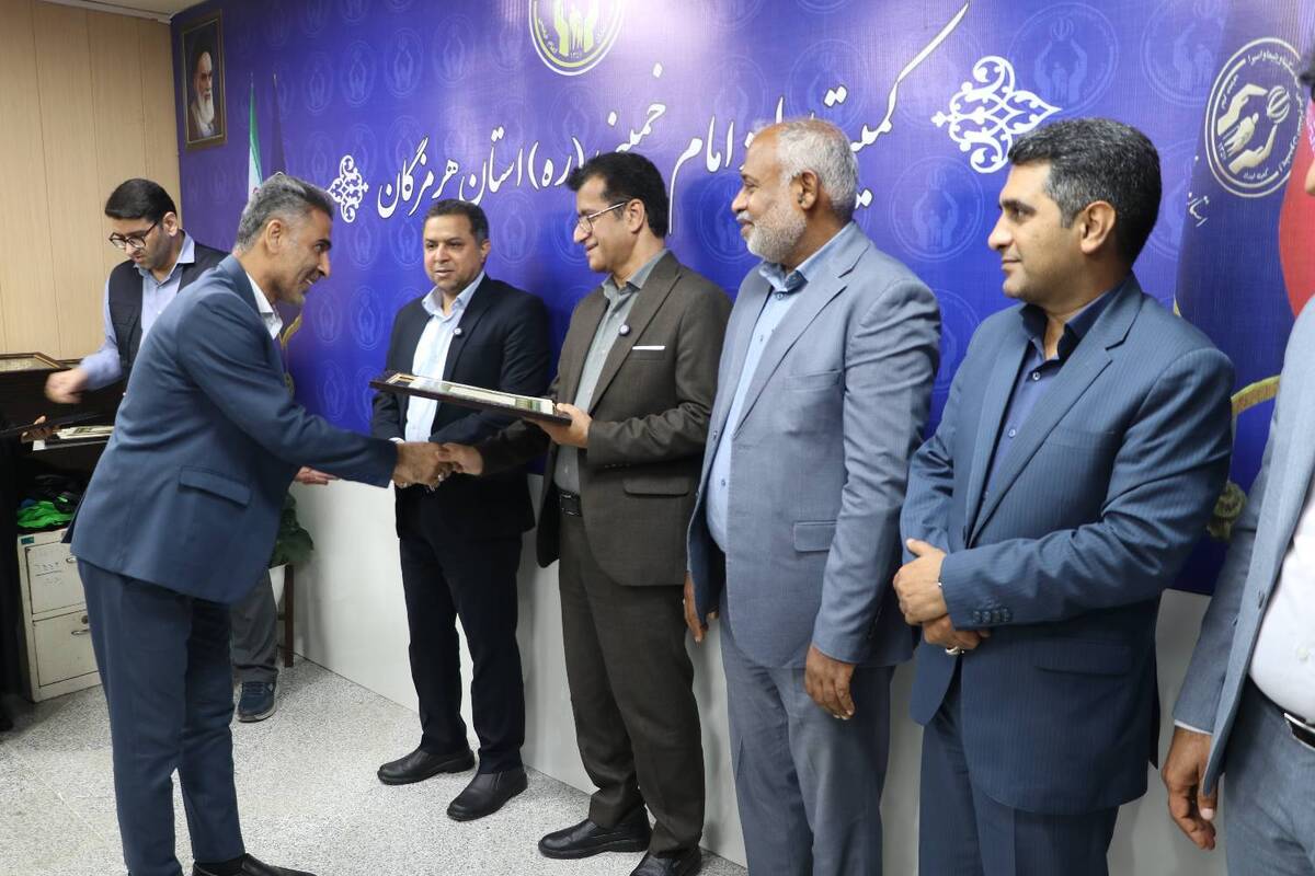 حمایت‌های جامعه فرهنگیان از تحصیل باکیفیت دانش آموزان یتیم استان هرمزگان در پویش مهر آموز