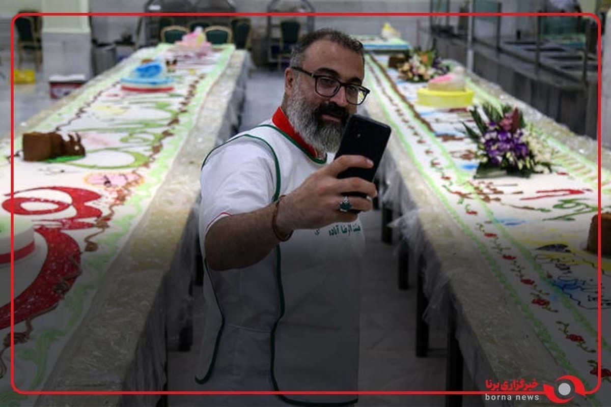 پخت بزرگترین کیک میلاد حضرت امام رضا (ع) در حرم مطهر رضوی