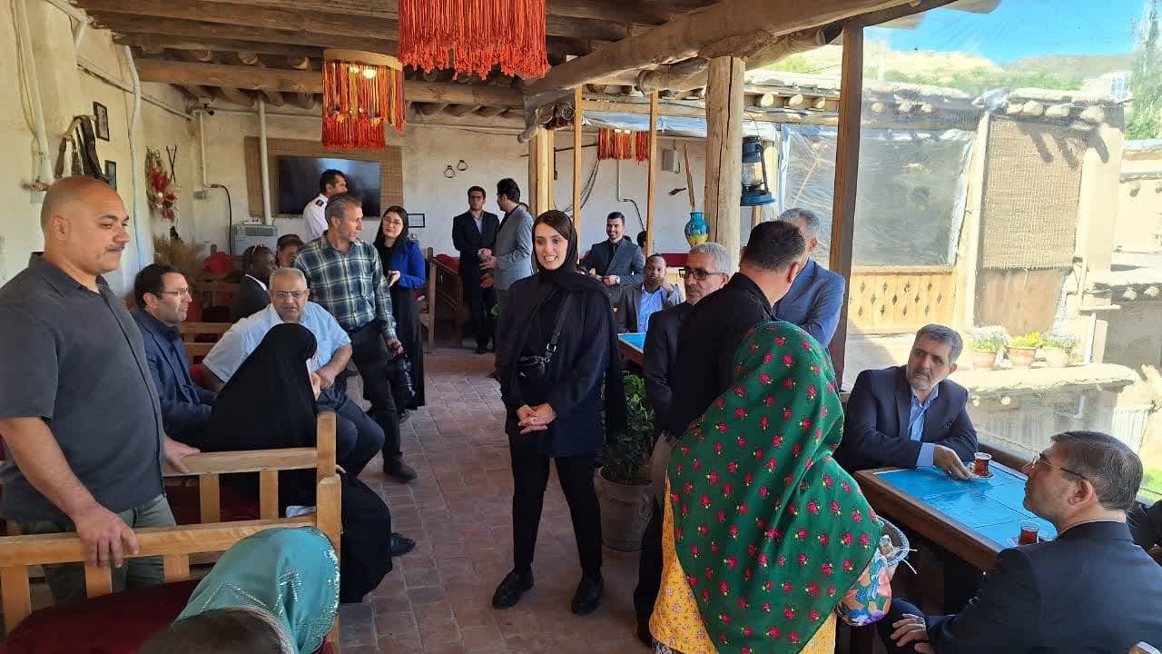 سفرای خارجی از اقامتگاه بوم گردی اله بوم در قزوین دیدن کردند سفرای خارجی از اقامتگاه بوم گردی اله بوم در قزوین دیدن کردند