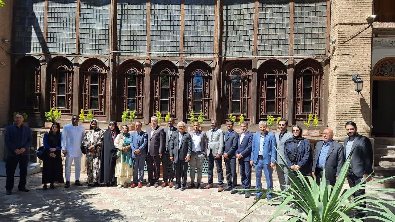 سفرای خارجی از اقامتگاه بوم گردی اله بوم در قزوین دیدن کردند سفرای خارجی از اقامتگاه بوم گردی اله بوم در قزوین دیدن کردند