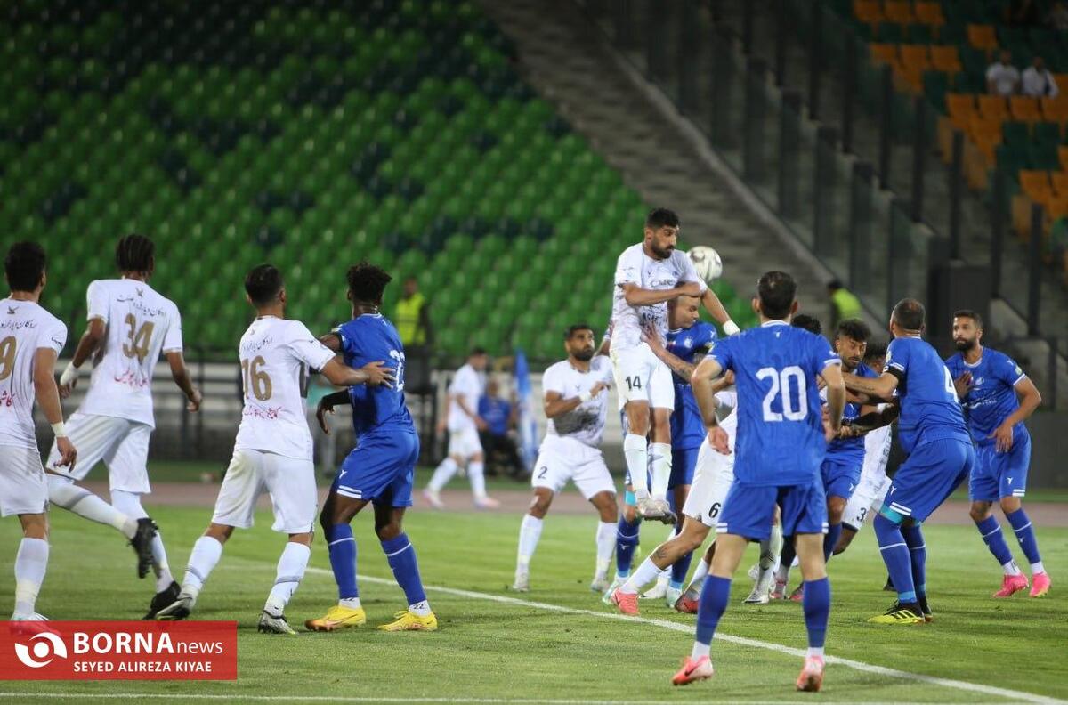 دیدار تیم های فوتبال استقلال _ چادرملو