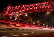 پل طبیعت همزمان با دو رویداد جهانی قرمز می‌شود