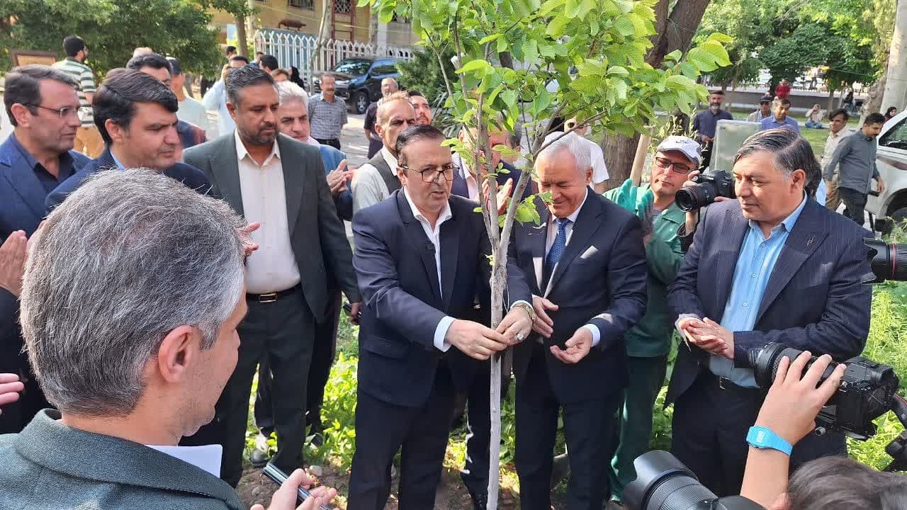 شعرای قزوینی و تاجیکی در «آیین پنجاه بدر» سروده های خود را قرائت کردند