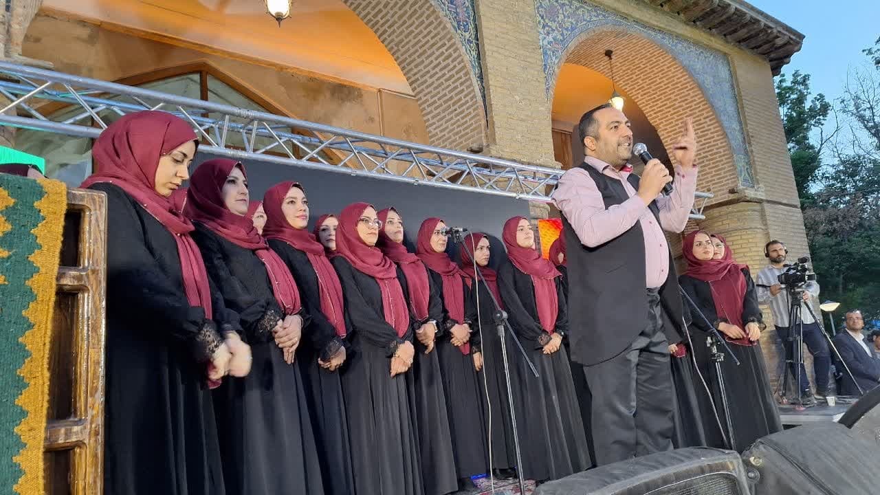 شعرای قزوینی و تاجیکی در «آیین پنجاه بدر» سروده های خود را قرائت کردند