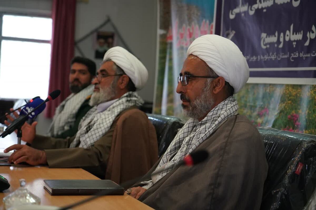 تشریح برنامه‌های عقیدتی سیاسی در سپاه فتح استان/رسانه ها در جهت روشن‌گری و پرورش افکار عمومی حرکت کنند