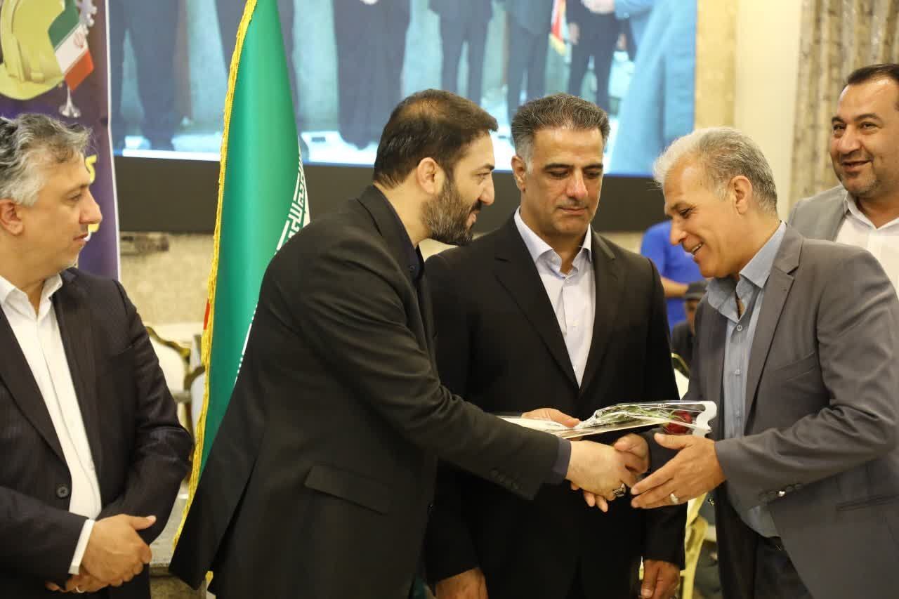 در مراسمی باشكوه از كارگران شهرداری اندیشه تجلیل شد