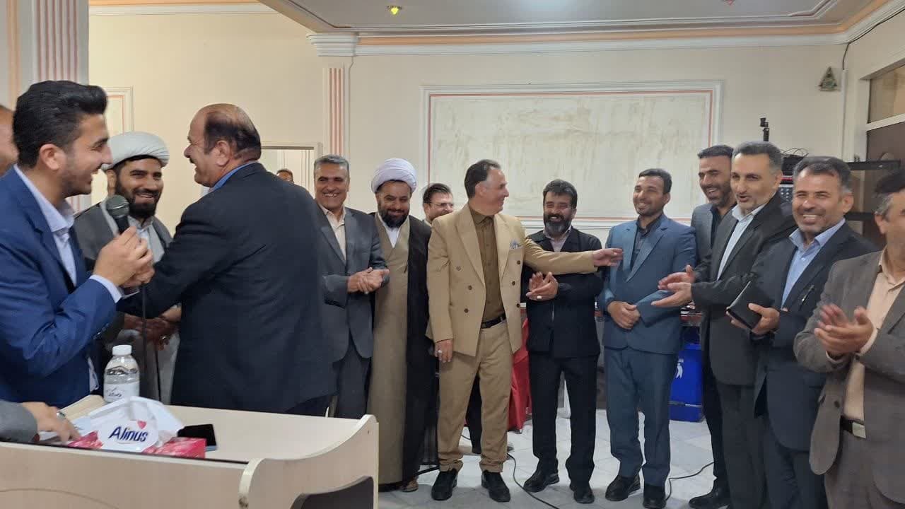 تکریم و تجلیل معلمان بعنوان فاتحان عرصه تعلیم و تربیت، رسالتی همگانی است