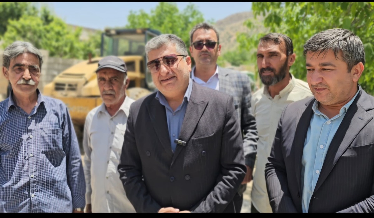 زیرسازی و آسفالت کل معابر روستای تنگ سرخ پس از ۴ دهه بی توجهی