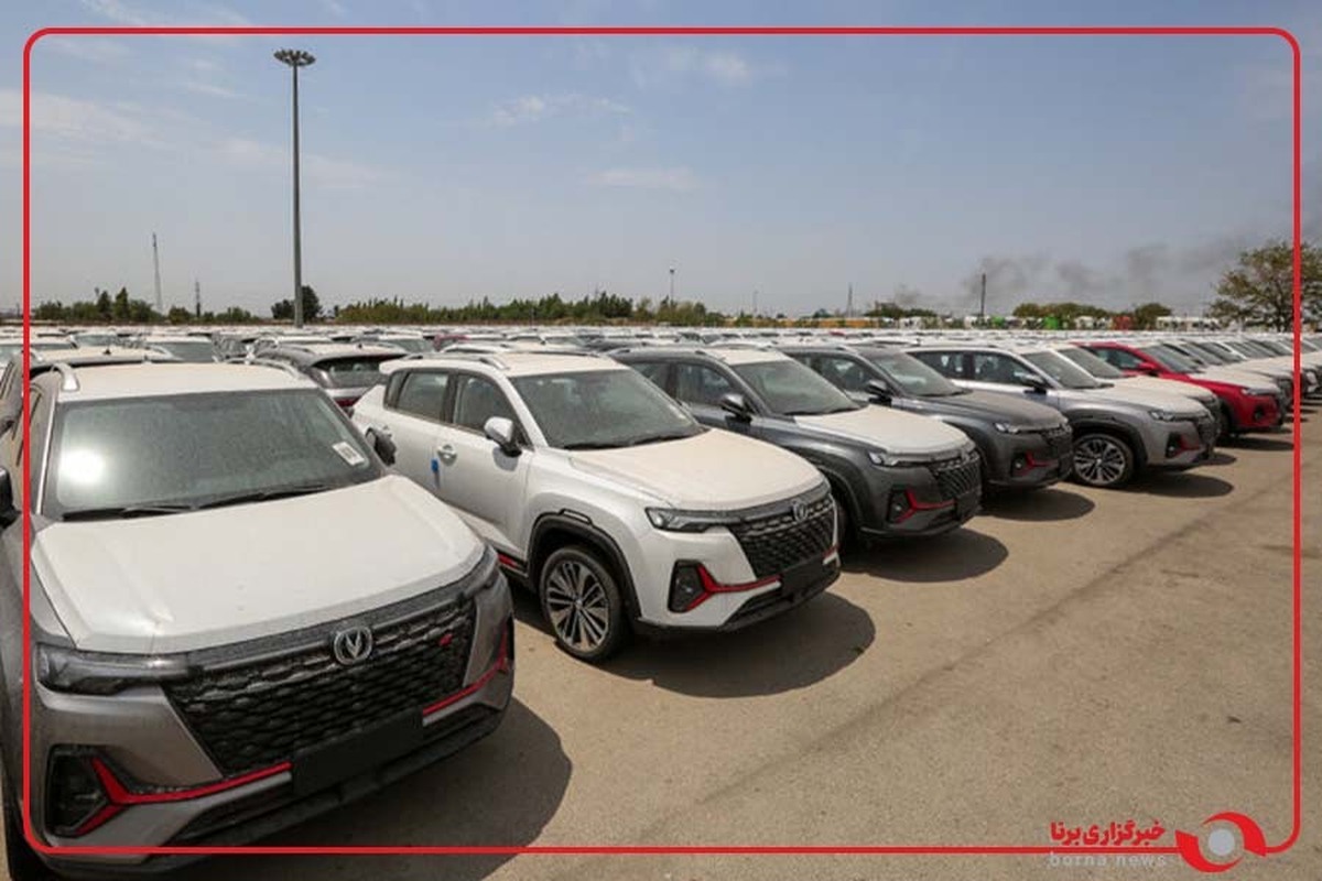 پلاک‌گذاری نخستین خودروی وارداتی منطقه آزادقصرشیرین با حضور رئیس جمهور