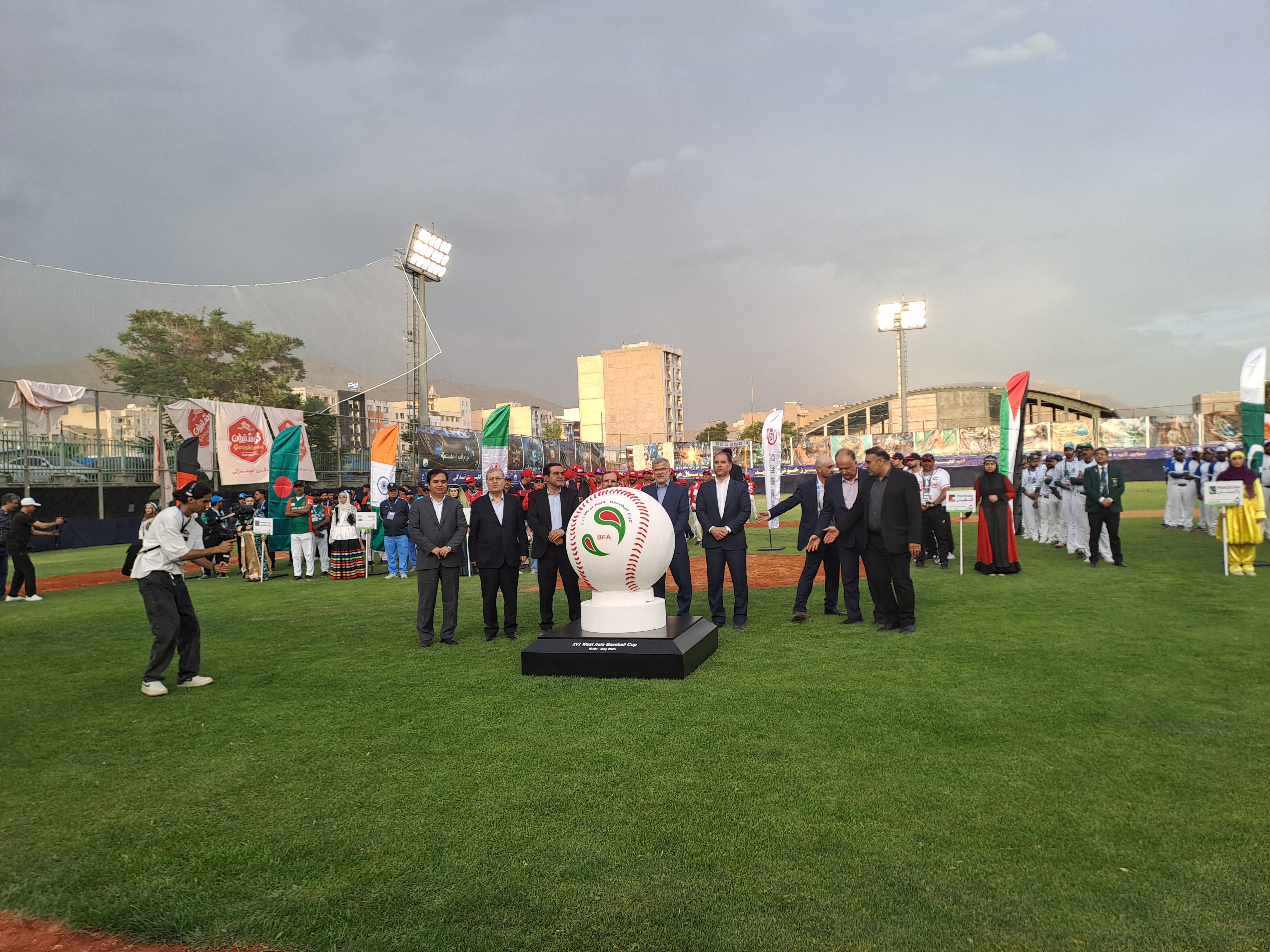 آیین افتتاحیه شانزدهمین دوره مسابقات بیسبال قهرمانی غرب آسیا برگزار شد آیین افتتاحیه شانزدهمین دوره مسابقات بیسبال قهرمانی غرب آسیا برگزار شد