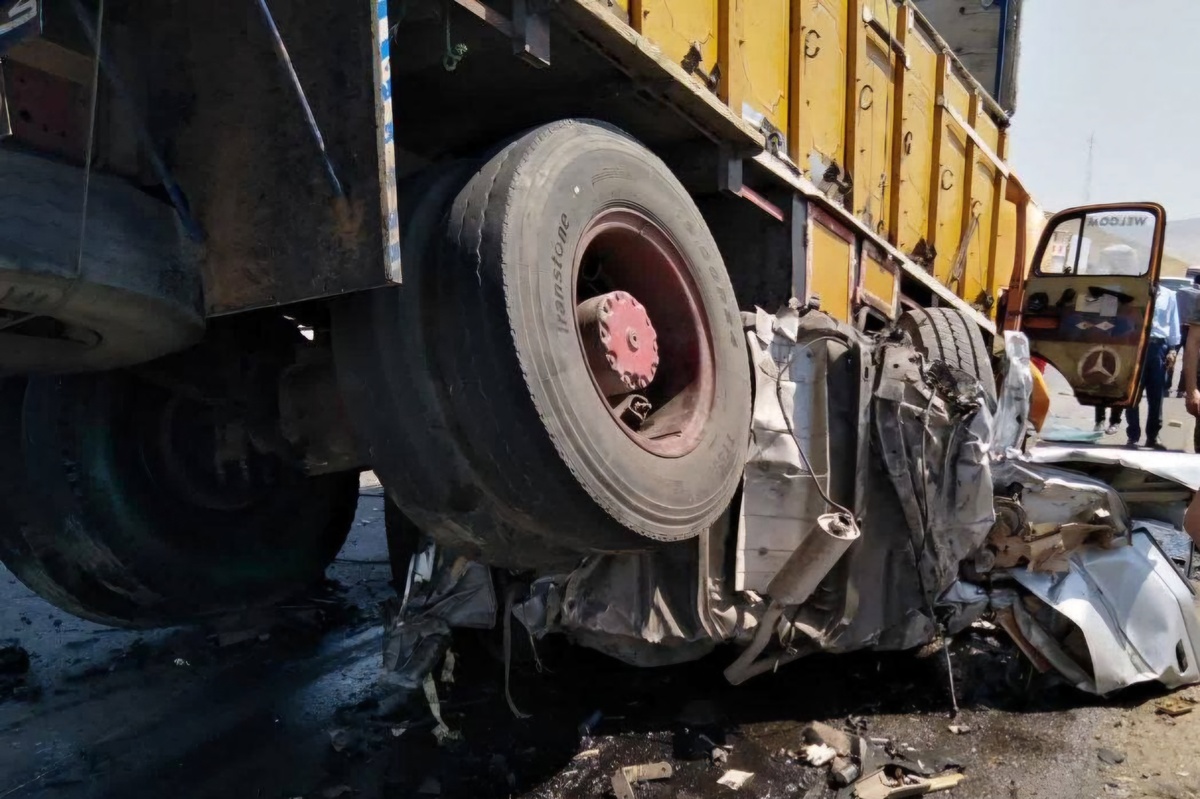 یک کشته در پی سقوط خودروی باری از پل در محور لیشتر_پاسگاه عبدالهی