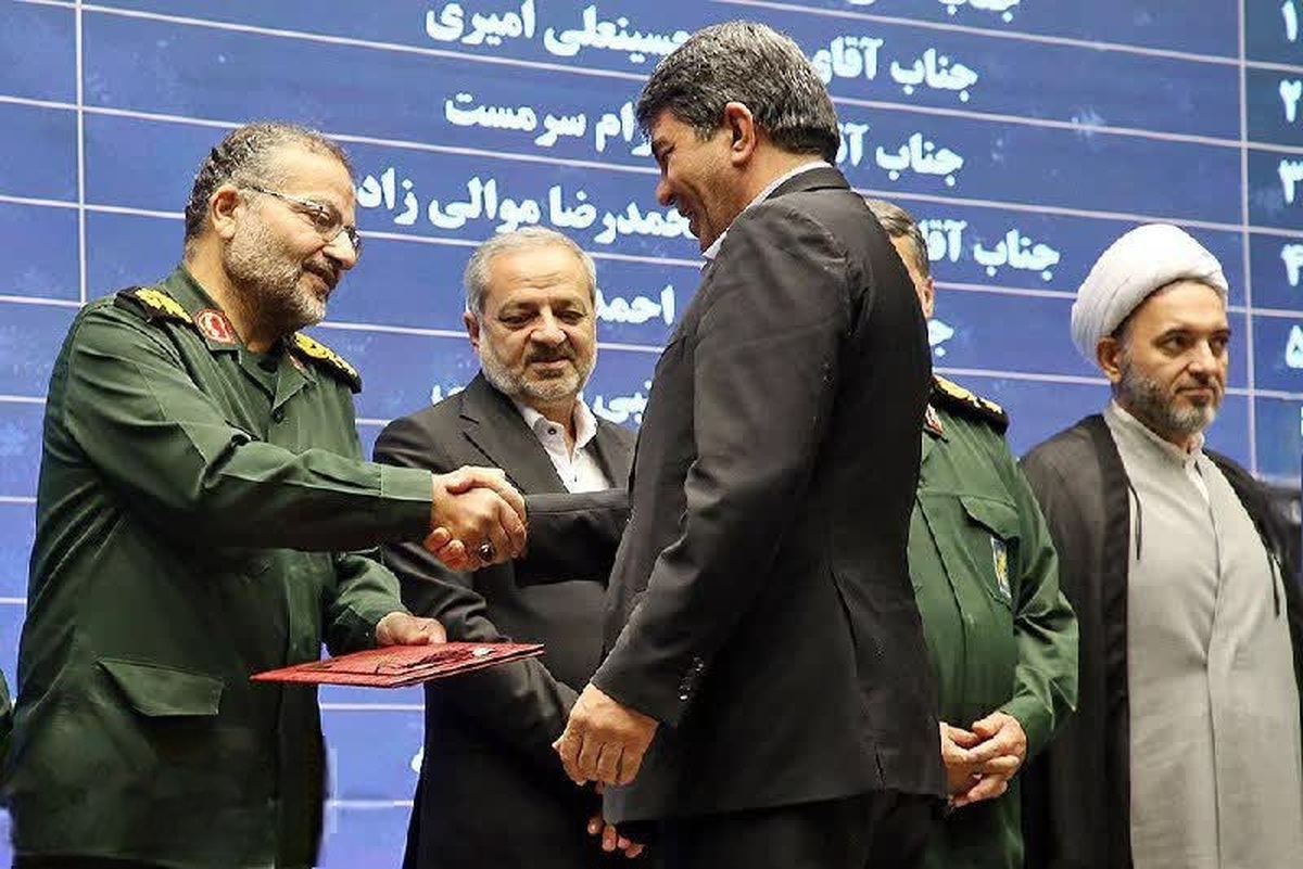 تجلیل از استاندار کرمان در همایش «تجلی اخلاص»