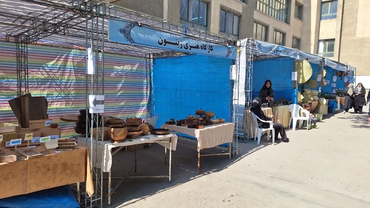 5500 دانش آموز از 53 مدرسه شهرستان البرز از نمایشگاه مشاغل دیدن کردند 5500 دانش آموز از 53 مدرسه شهرستان البرز از نمایشگاه مشاغل دیدن کردند