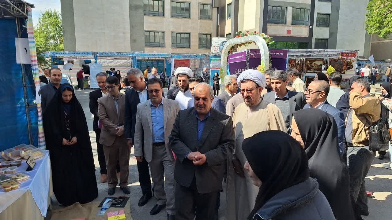 5500 دانش آموز از 53 مدرسه شهرستان البرز از نمایشگاه مشاغل دیدن کردند 5500 دانش آموز از 53 مدرسه شهرستان البرز از نمایشگاه مشاغل دیدن کردند