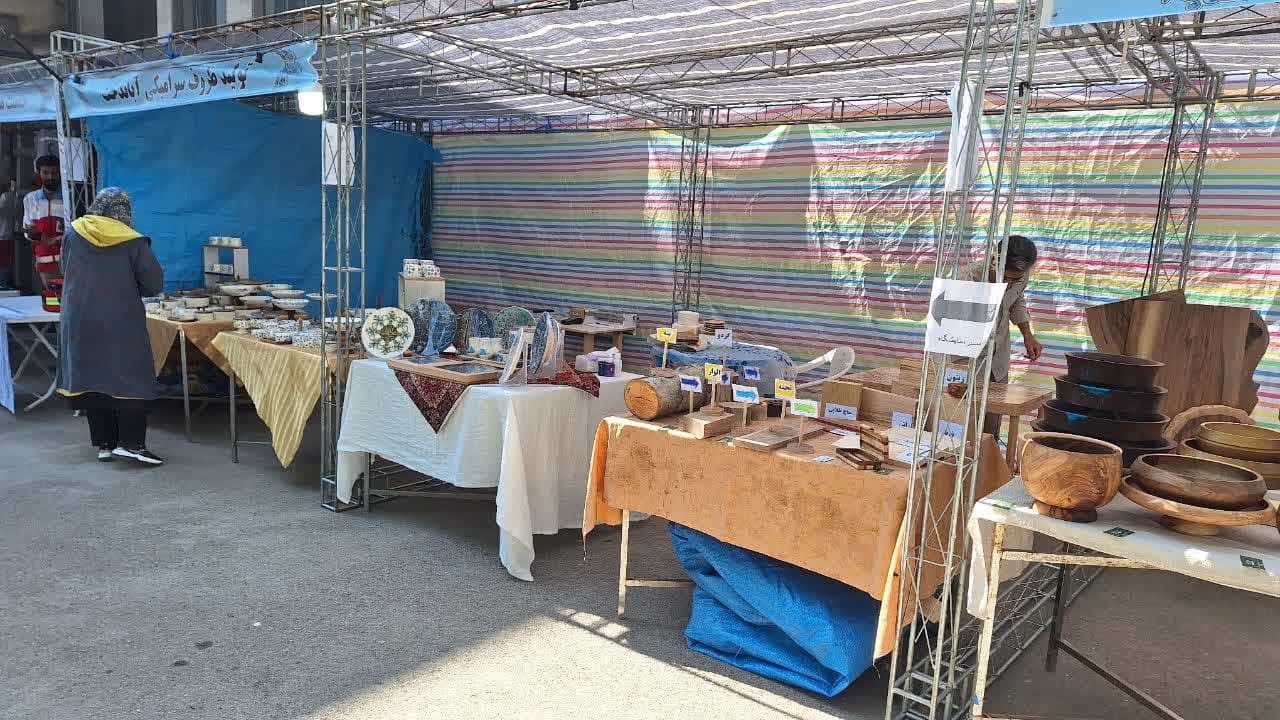 5500 دانش آموز از 53 مدرسه شهرستان البرز از نمایشگاه مشاغل دیدن کردند 5500 دانش آموز از 53 مدرسه شهرستان البرز از نمایشگاه مشاغل دیدن کردند