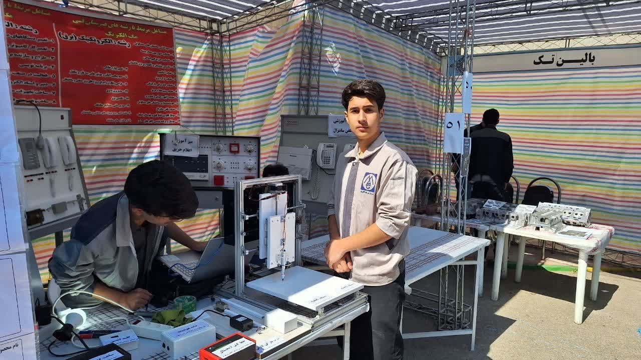 5500 دانش آموز از 53 مدرسه شهرستان البرز از نمایشگاه مشاغل دیدن کردند 5500 دانش آموز از 53 مدرسه شهرستان البرز از نمایشگاه مشاغل دیدن کردند