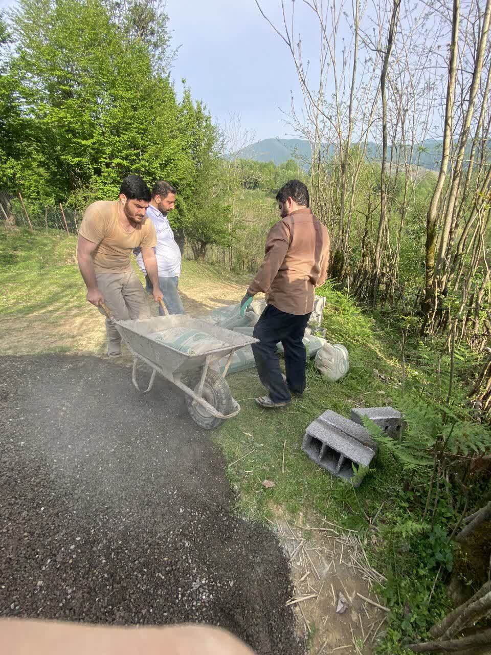 ساخت سرویس بهداشتی و حمام برای خانواده محروم در روستای توشی