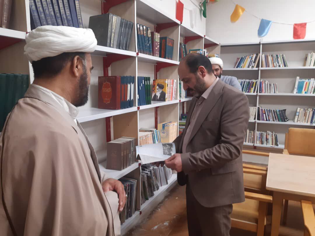 افتتاح کتابخانه شهید والی الله جعفری در اردوگاه کار درمانی حویق با حضور سرپرست زندانهای گیلان افتتاح کتابخانه شهید والی الله جعفری در اردوگاه کار درمانی حویق با حضور سرپرست زندانهای گیلان