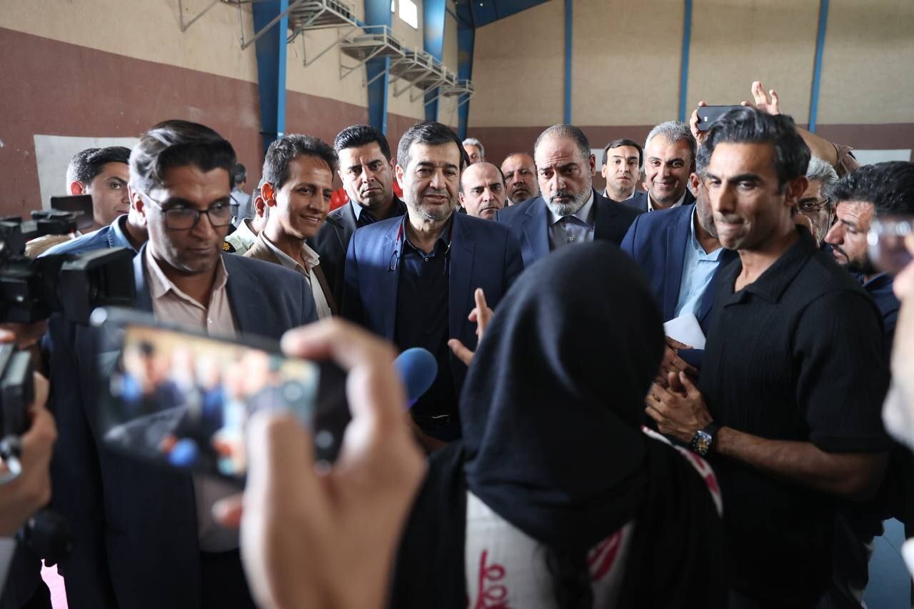 بروزرسانی می‌شود؛ قول وزیر ورزش برای تکمیل استادیوم چمران شهرستان رودان/ دنیامالی به کرمان رسید