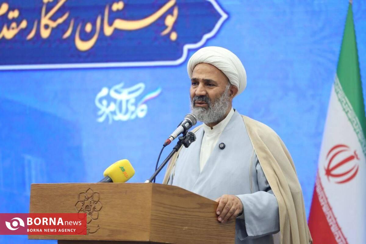 مشهد پرچم‌دار خدمت‌رسانی در کشور است