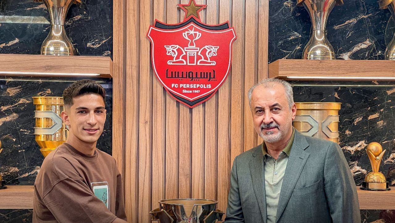 پرسپولیس با سه بازیکن قرارداد امضا کرد + عکس پرسپولیس با سه بازیکن قرارداد امضا کرد + عکس