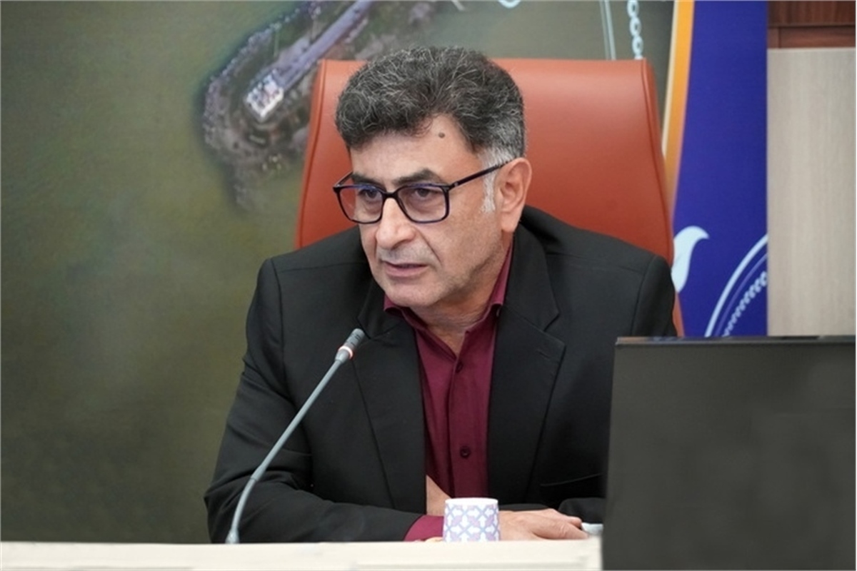 ​پهلودهی و تخلیه همزمان دو کشتی‌ حامل کالای اساسی در بندرانزلی