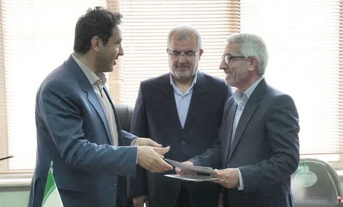 یک بانو بعنوان بخشدار جدید مرکزی شهرستان البرز معرفی شد یک بانو بعنوان بخشدار جدید مرکزی شهرستان البرز معرفی شد