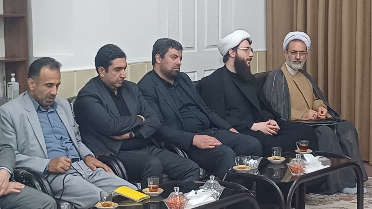 تجلیل از خانواده شهید کانونهای فرهنگی هنری مساجد گیلان تجلیل از خانواده شهید کانونهای فرهنگی هنری مساجد گیلان