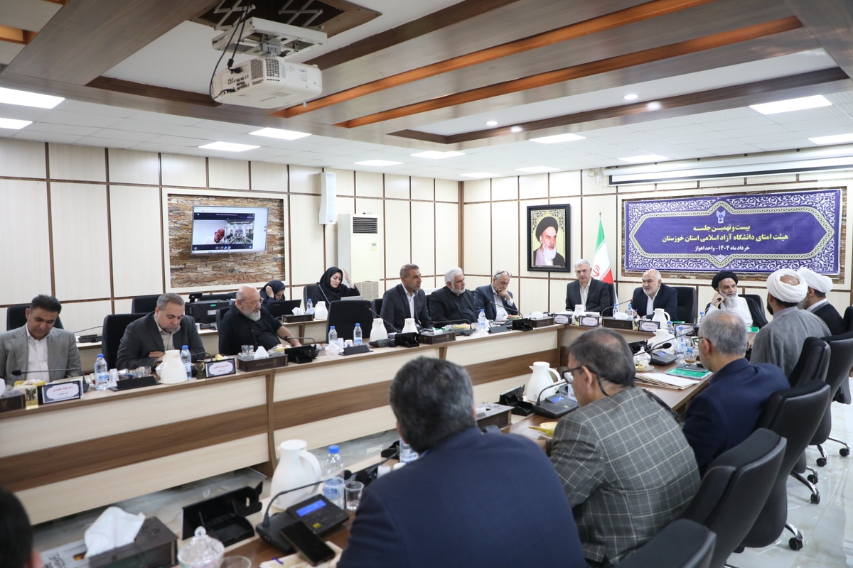 استاندار خوزستان تاکید کرد: لزوم بازتعریف ارتباط دانشگاه و صنعت با هدف کاهش بیکاری فارغ‌التحصیلان / باید به ظرفیت واقعی جذب دانشجوی خارجی برسیم