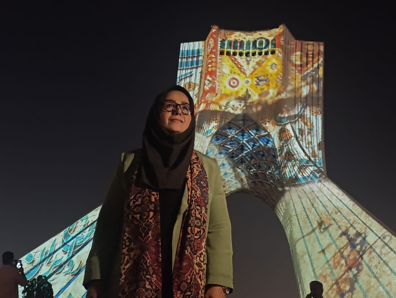 مزین شدن میدان‌آزادی تهران به فرش دستباف ایرانی