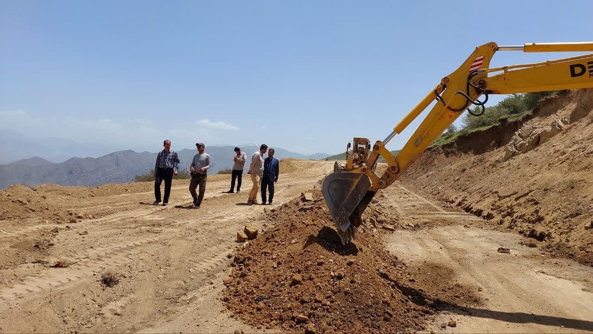 تعریض مسیر چاله – اکبرآباد توسط جهادگران بسیج سازندگی استان قزوین