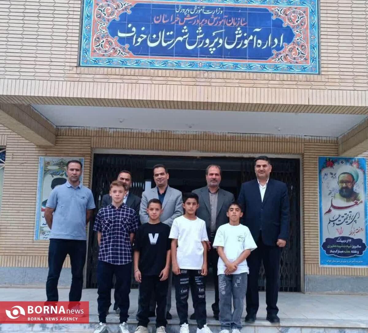 اعزام تیم فوتسال دانش‌آموزان شهرستان خواف به مسابقات استانی