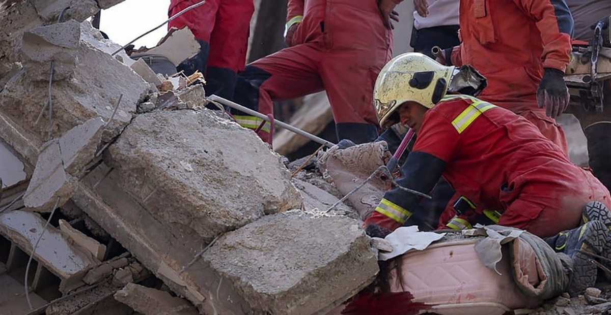 دشمن باید بداند که با ملتی متحد و بیدار طرف است