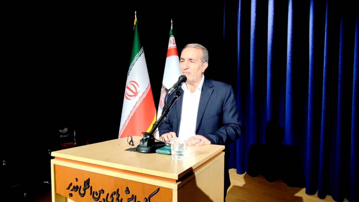 استاندار: طلاب، پاسداران معارف اهل بیت و پیشران توسعه استان هستند