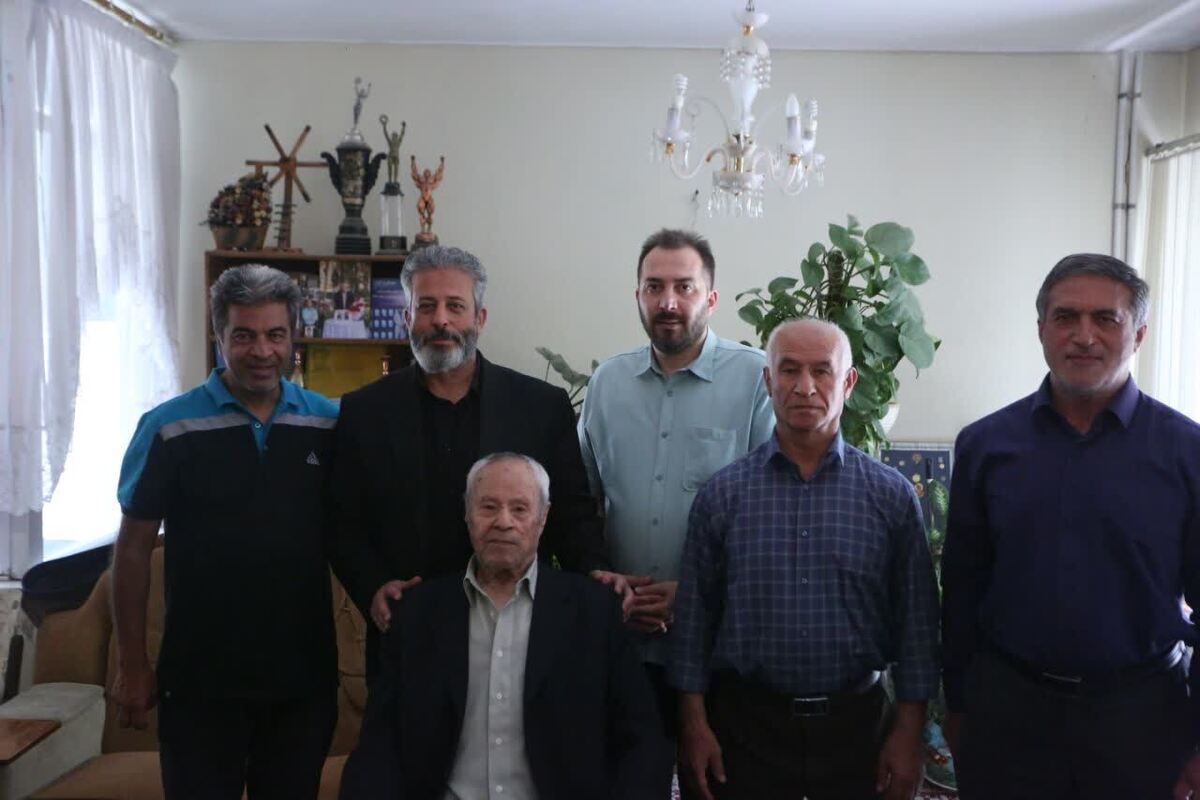 عیادت رئیس هیئت وزنه برداری از پدر وزنه برداری داری اصفهان